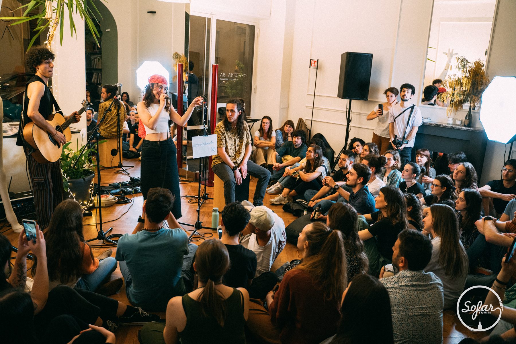 Sofar Turin — performance live con artisti e pubblico in una location intima